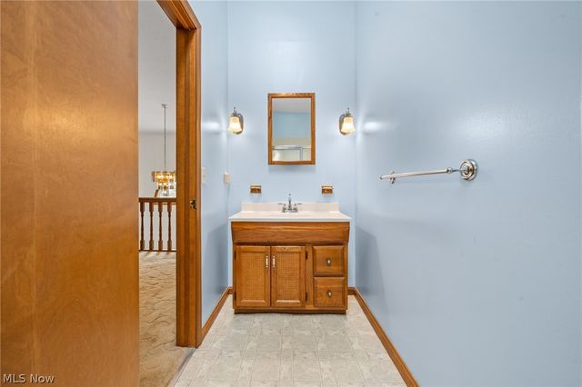 8572 Lake In The Woods Trail, Chagrin Falls, OH 44023