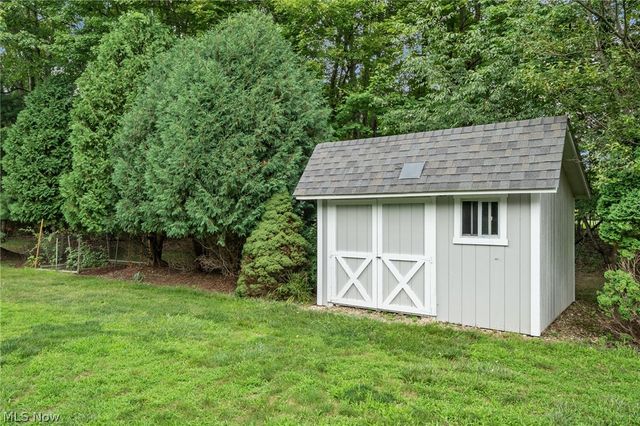 8572 Lake In The Woods Trail, Chagrin Falls, OH 44023