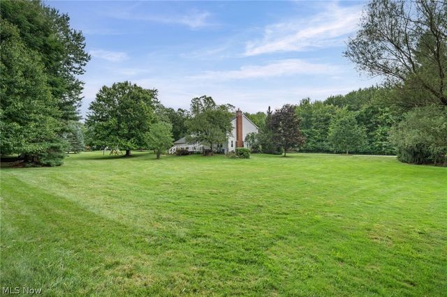 8572 Lake In The Woods Trail, Chagrin Falls, OH 44023