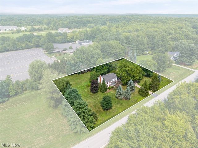 8572 Lake In The Woods Trail, Chagrin Falls, OH 44023