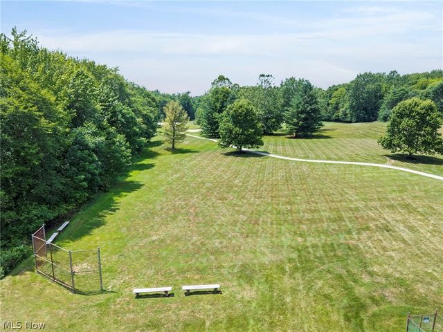 8572 Lake In The Woods Trail, Chagrin Falls, OH 44023