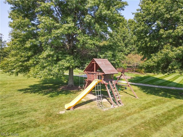 8572 Lake In The Woods Trail, Chagrin Falls, OH 44023