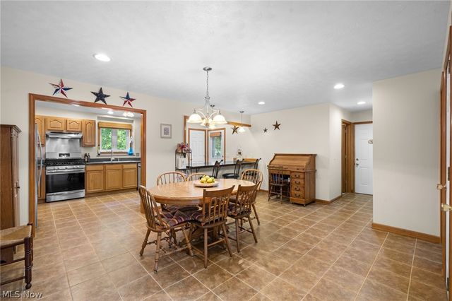 8572 Lake In The Woods Trail, Chagrin Falls, OH 44023
