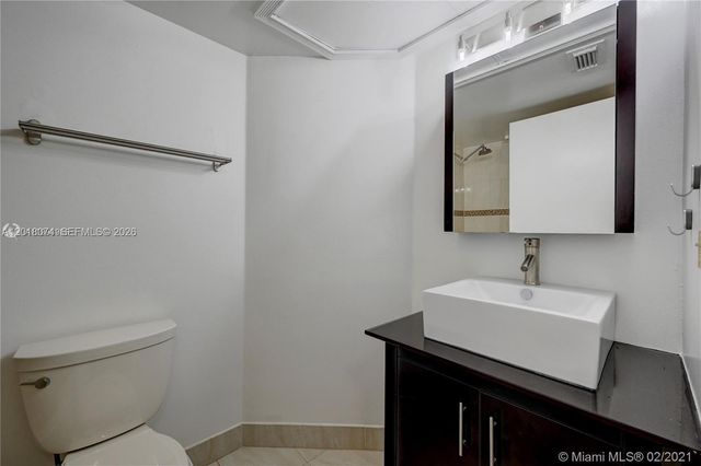 2850 N Oakland Forest Dr 202, Oakland Park, FL 33309