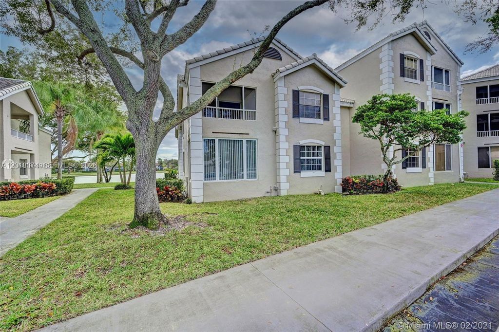 2850 N Oakland Forest Dr 202, Oakland Park, FL 33309
