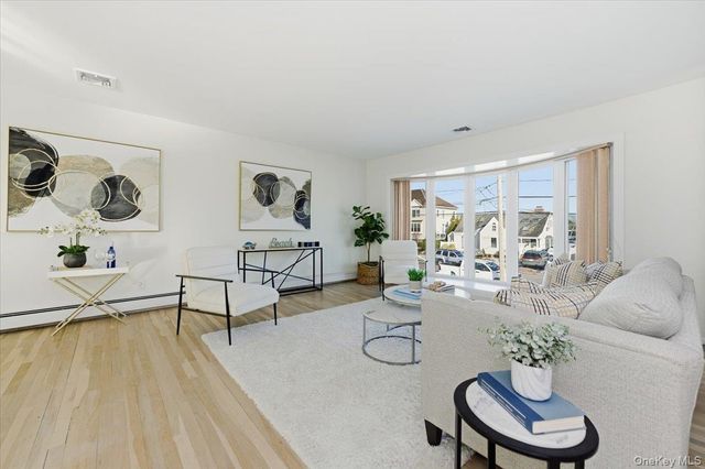 230 Sequams Lane Center, West Islip, NY 11795