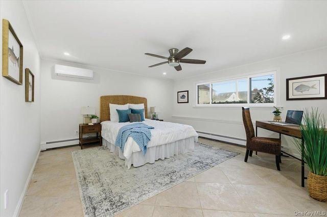 230 Sequams Lane Center, West Islip, NY 11795