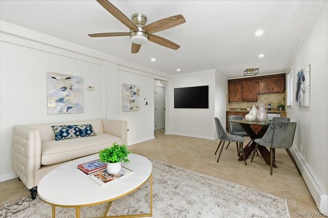 230 Sequams Lane Center, West Islip, NY 11795