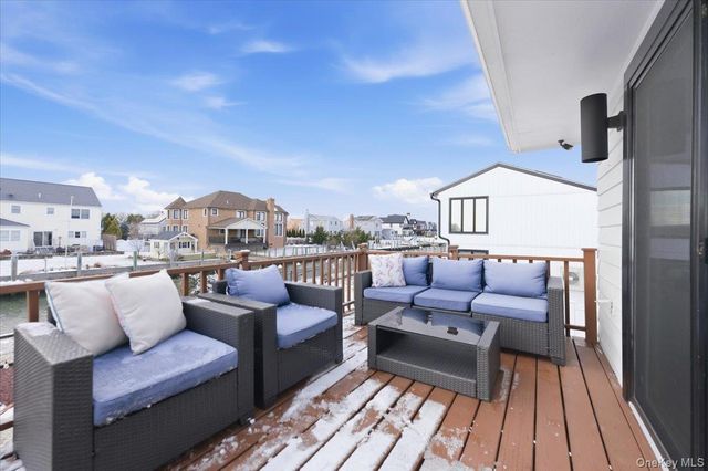 230 Sequams Lane Center, West Islip, NY 11795