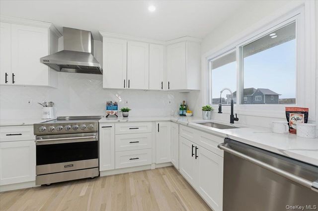 230 Sequams Lane Center, West Islip, NY 11795