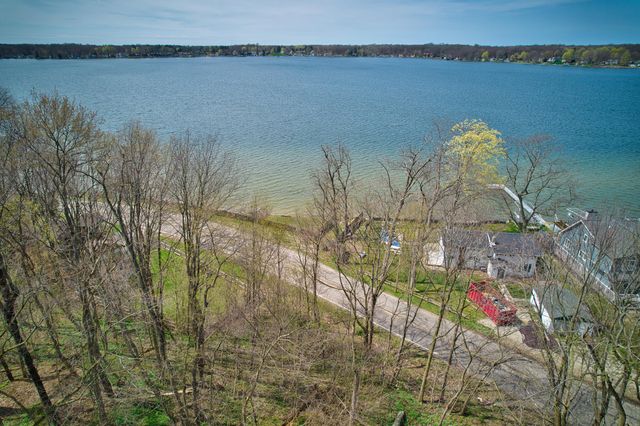 54879 Indian Lake, Dowagiac, MI 49047