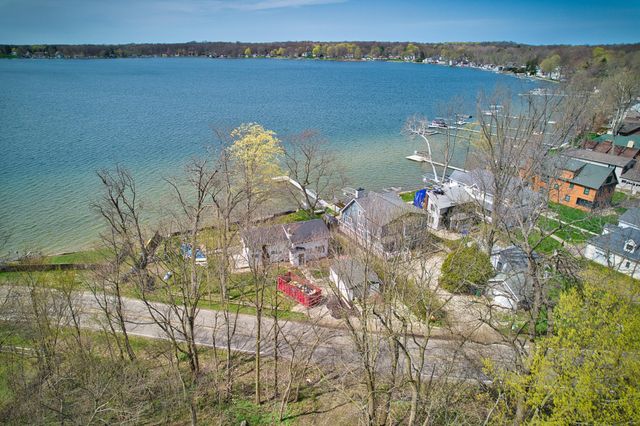 54879 Indian Lake, Dowagiac, MI 49047