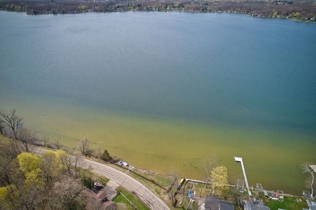 54879 Indian Lake, Dowagiac, MI 49047