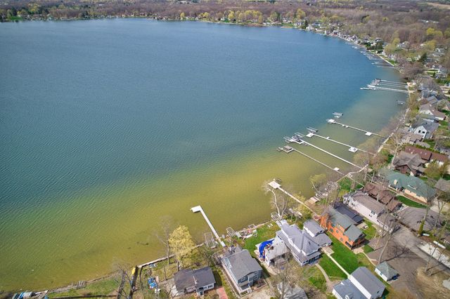 54879 Indian Lake, Dowagiac, MI 49047