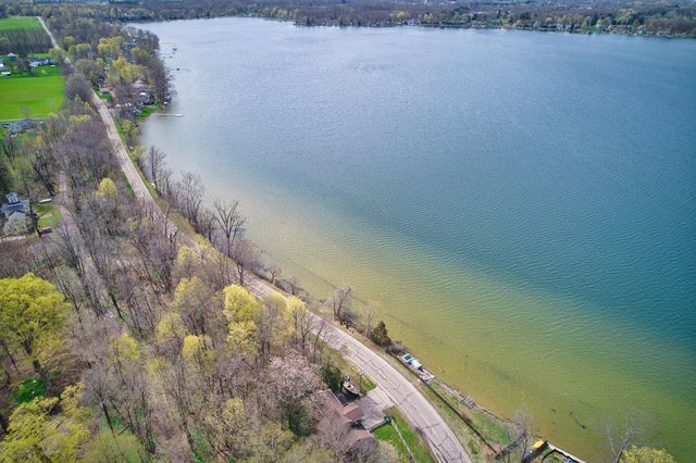 54879 Indian Lake, Dowagiac, MI 49047