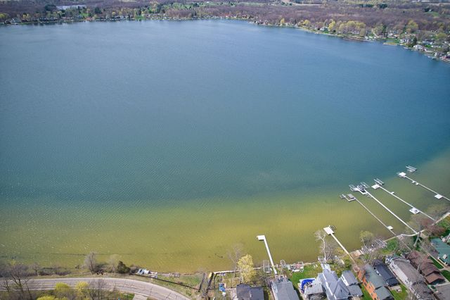 54879 Indian Lake, Dowagiac, MI 49047