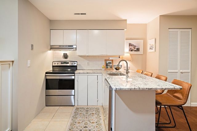 356-358 Main St 12, Boston, MA 02129