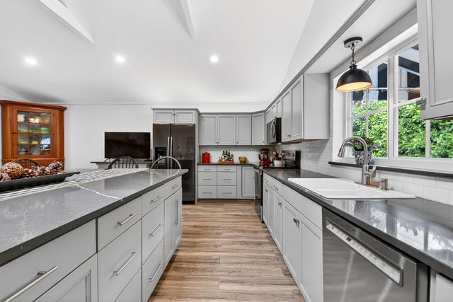 2842 SW 4th Street, Boynton Beach, FL 33435