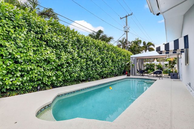 2842 SW 4th Street, Boynton Beach, FL 33435