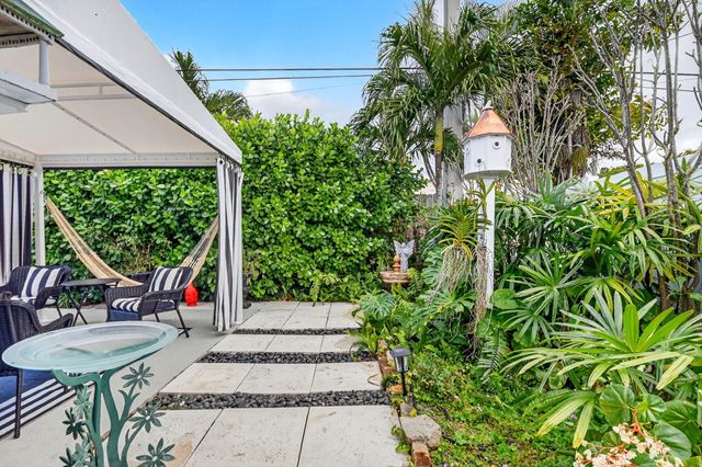 2842 SW 4th Street, Boynton Beach, FL 33435