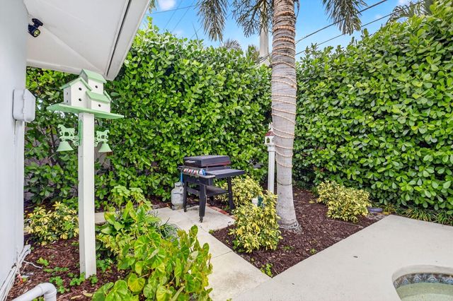 2842 SW 4th Street, Boynton Beach, FL 33435