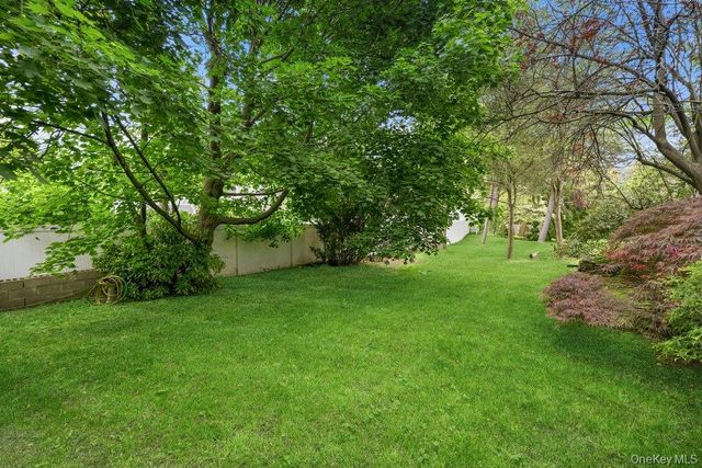 149 Princeton Street, Roslyn Heights, NY 11577