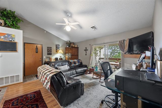 1020 240th Street 8, North Liberty, IA 52317