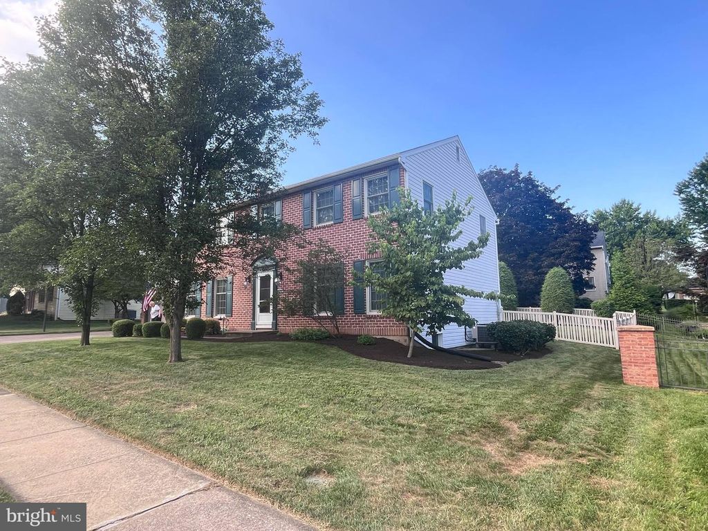402 CHEROKEE DR, Mechanicsburg, PA 17050