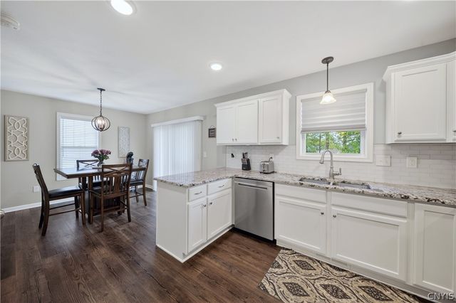 8200 Venetian Drive, Lysander, NY 13027