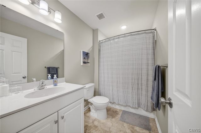 8200 Venetian Drive, Lysander, NY 13027