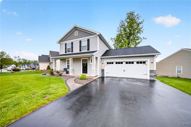 8200 Venetian Drive, Lysander, NY 13027