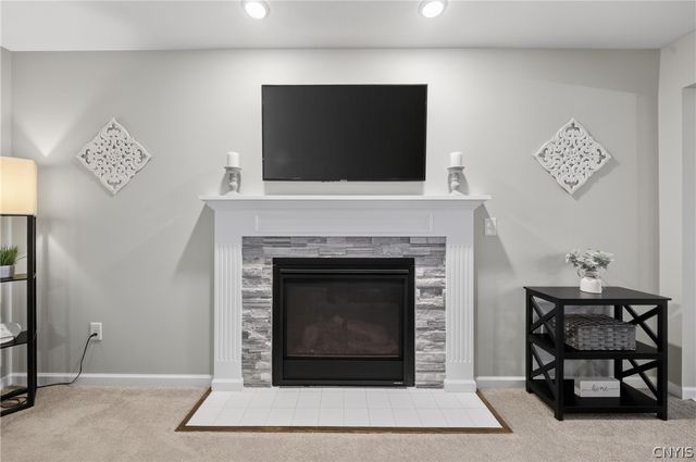 8200 Venetian Drive, Lysander, NY 13027