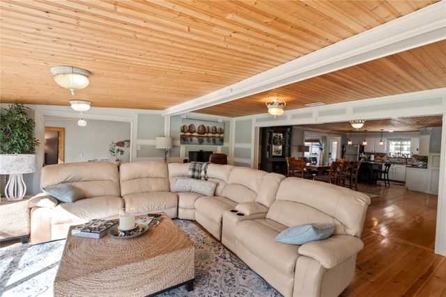 230 Bushwhacker Drive, Mabank, TX 75156