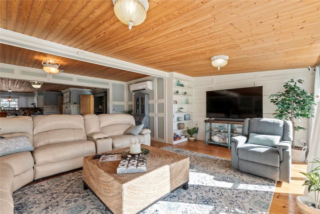 230 Bushwhacker Drive, Mabank, TX 75156