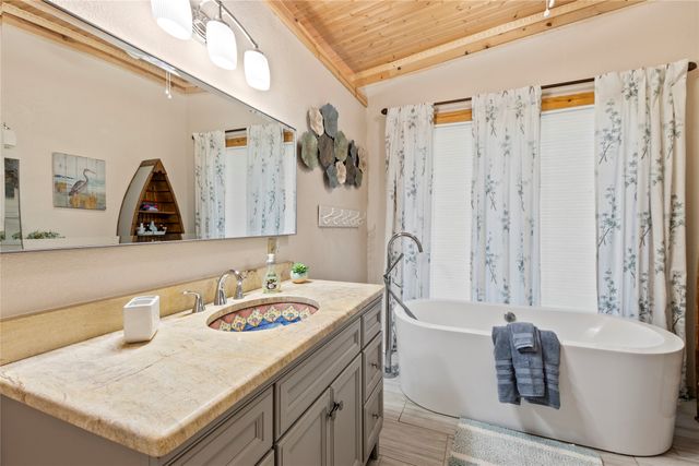 230 Bushwhacker Drive, Mabank, TX 75156