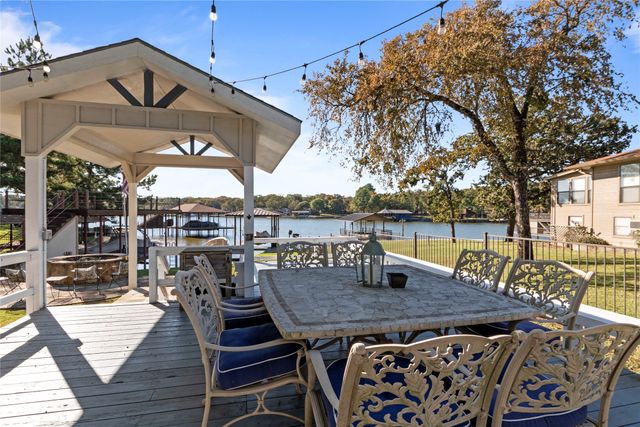 230 Bushwhacker Drive, Mabank, TX 75156