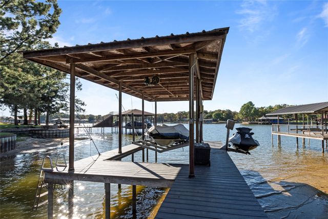 230 Bushwhacker Drive, Mabank, TX 75156