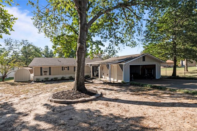 230 Bushwhacker Drive, Mabank, TX 75156