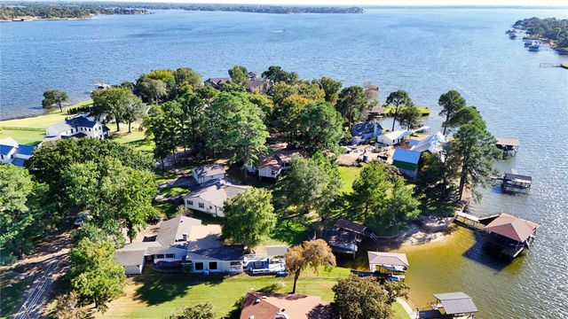 230 Bushwhacker Drive, Mabank, TX 75156