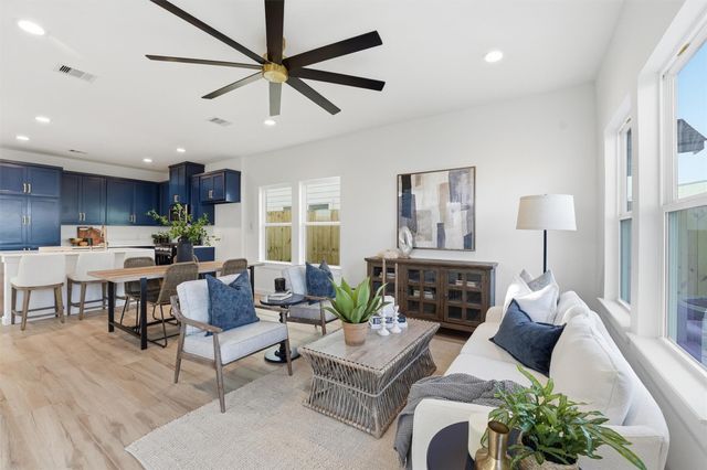 528 N 4th Street, La Porte, TX 77571