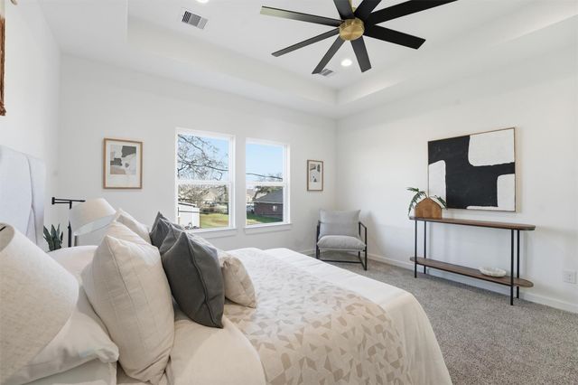 528 N 4th Street, La Porte, TX 77571