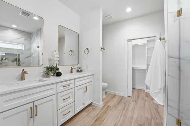 528 N 4th Street, La Porte, TX 77571