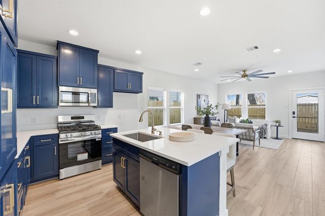 528 N 4th Street, La Porte, TX 77571