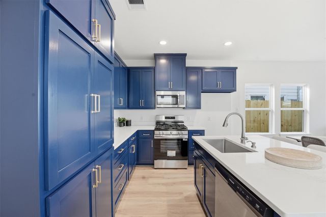 528 N 4th Street, La Porte, TX 77571