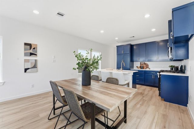 528 N 4th Street, La Porte, TX 77571