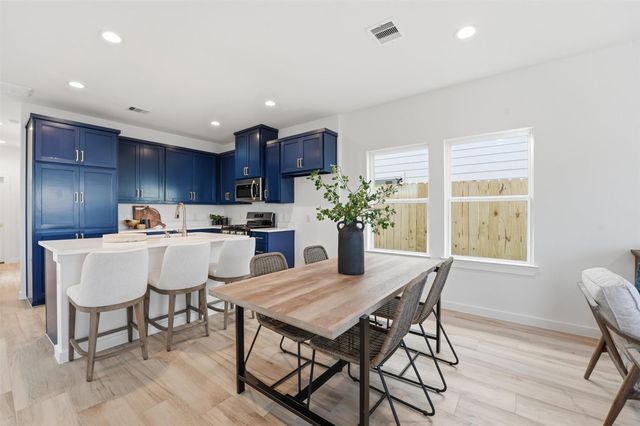 528 N 4th Street, La Porte, TX 77571