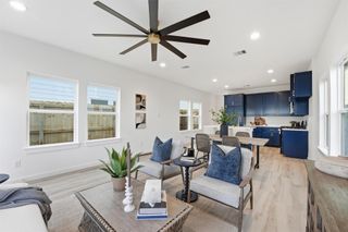 528 N 4th Street, La Porte, TX 77571