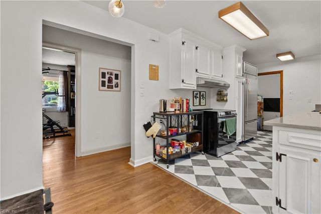 4 Rhonda CIR, Hampton, VA 23669