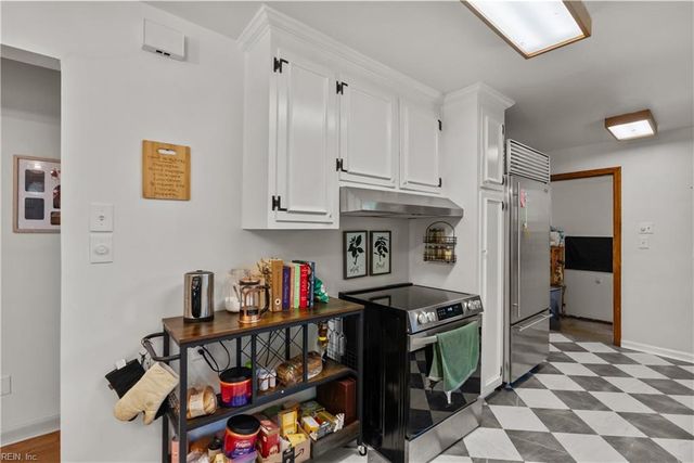 4 Rhonda CIR, Hampton, VA 23669