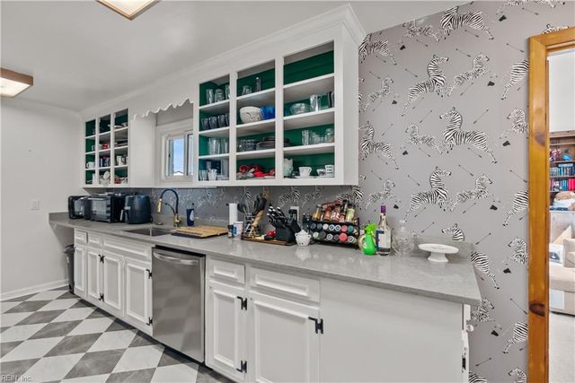 4 Rhonda CIR, Hampton, VA 23669